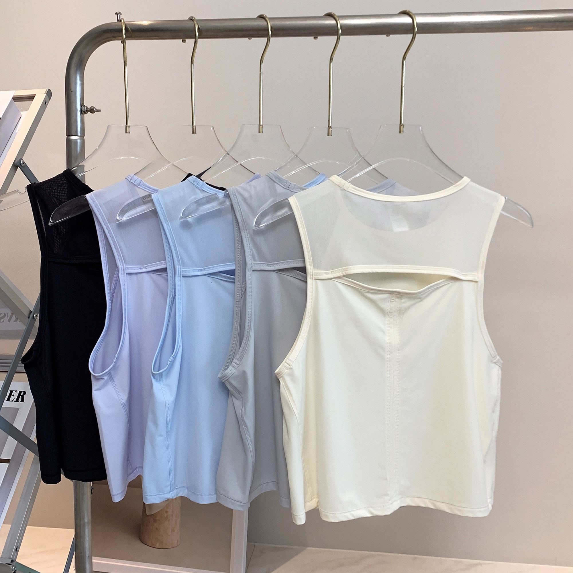 Light Oxygen irt Loose Me Spli - Oxygen Yoga & Fitness Kelowna のレビューと価格