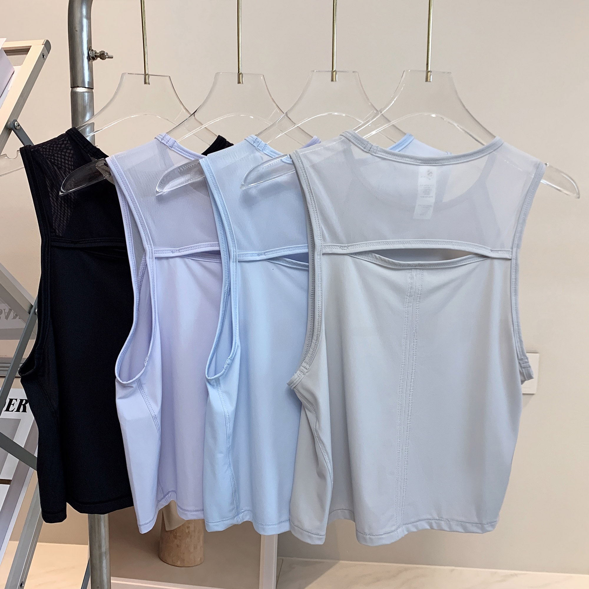 Light Oxygen irt Loose Me Spli - Oxygen Yoga & Fitness Kelowna のレビューと価格