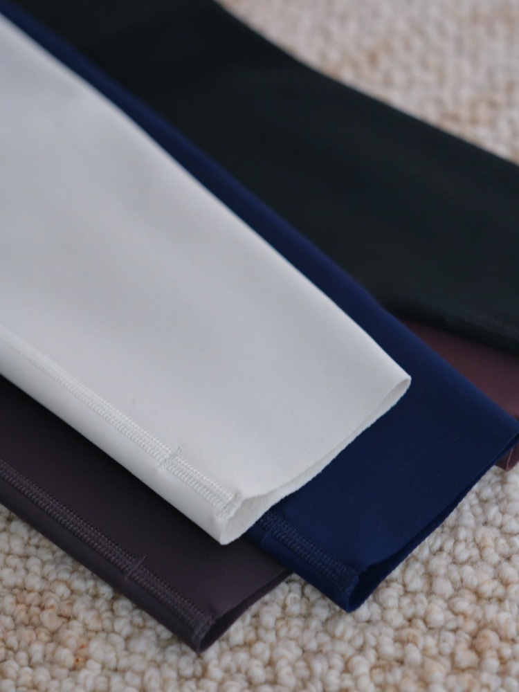 Slimming Yoga Pants Fce-lined  - Oxygen Yoga & Fitness Kelowna のレビューと価格